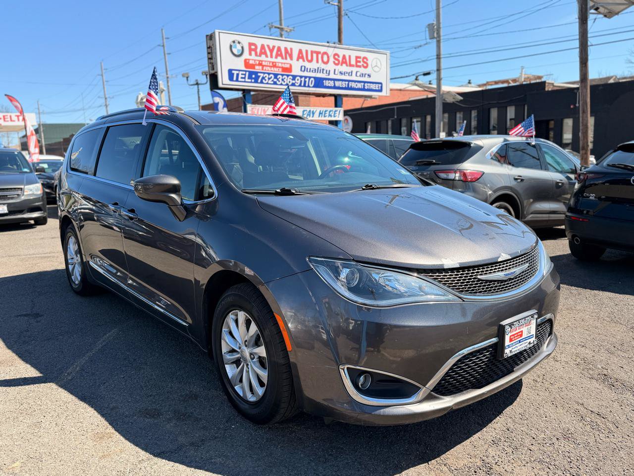 Used 2019 Chrysler Pacifica Touring-L FWD image 8