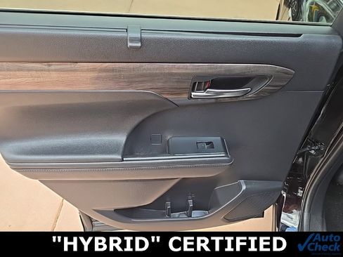 Used 2021 Toyota Highlander Limited image 19