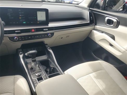 Certified 2025 Kia Sorento S image 12