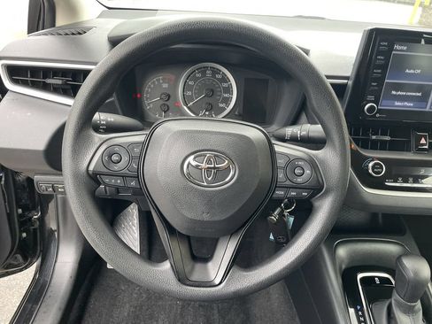 Used 2022 Toyota Corolla LE FWD image 16