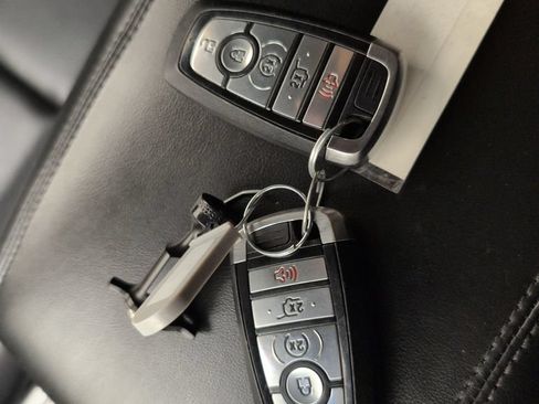 Used 2020 Ford Explorer XLT w/ Equipment Group 202A AWD/4WD image 41