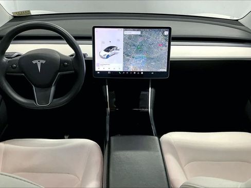 Used 2020 Tesla Model 3 Standard Range Plus image 17