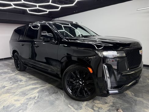 Used 2023 Cadillac Escalade ESV Sport Platinum w/ LPO, ONYX Package image 6