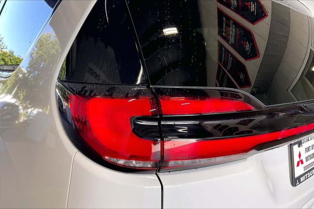 Used 2025 Chrysler Pacifica Limited FWD image 19