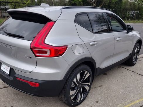 New 2025 Volvo XC40 B5 Ultra w/ Climate Package image 9