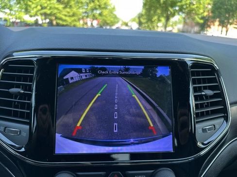 Used 2020 Jeep Grand Cherokee Limited w/ Premium Lighting Group AWD/4WD image 38