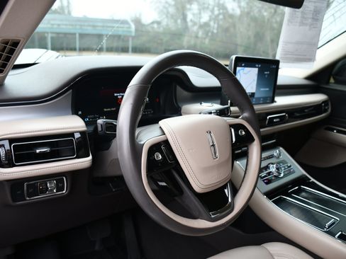 Used 2021 Lincoln Aviator Standard image 8