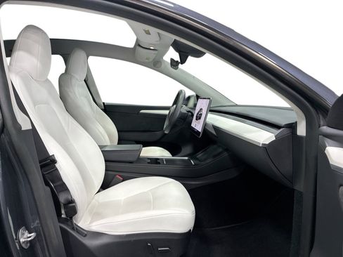 Certified 2023 Tesla Model Y AWD image 13