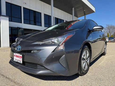 Used 2017 Toyota Prius Four w/ Premium Convenience Package image 2
