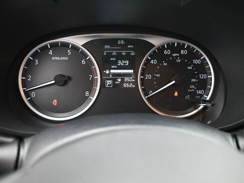 Used 2025 Nissan Versa S w/ Trunk Package image 17