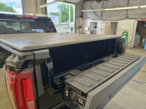 Used 2024 GMC Sierra 1500 AT4 w/ Technology Package AWD/4WD image 33