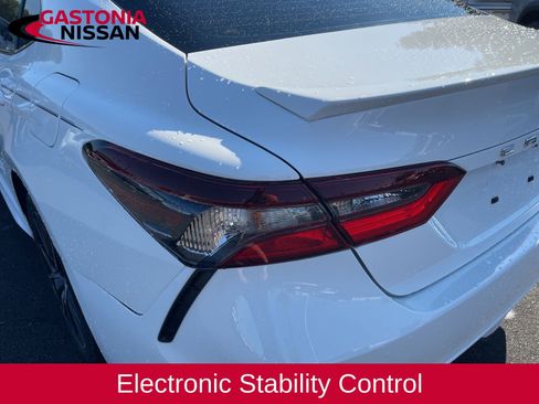 Used 2022 Toyota Camry SE image 11