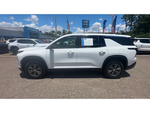 Used 2025 Chevrolet Traverse LT FWD image 5