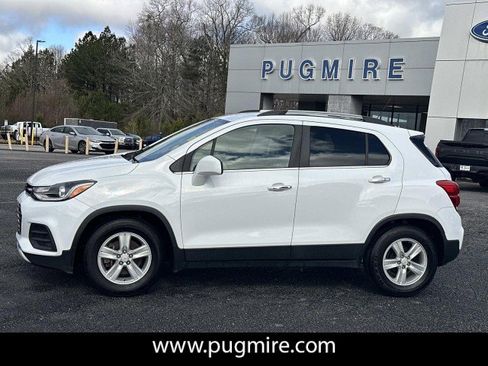 Used 2017 Chevrolet Trax LT w/ LT Convenience Package image 4