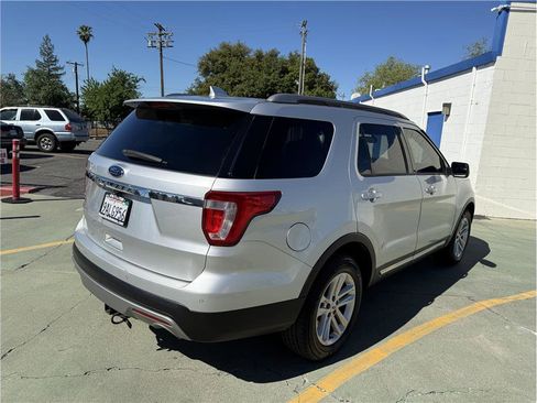 Used 2017 Ford Explorer XLT w/ Equipment Group 201A image 6