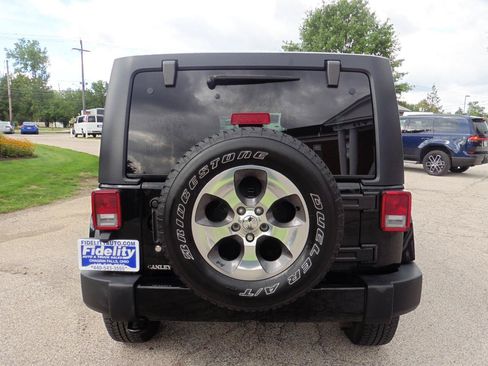 Used 2018 Jeep Wrangler Unlimited Sahara w/ Connectivity Group AWD/4WD image 18