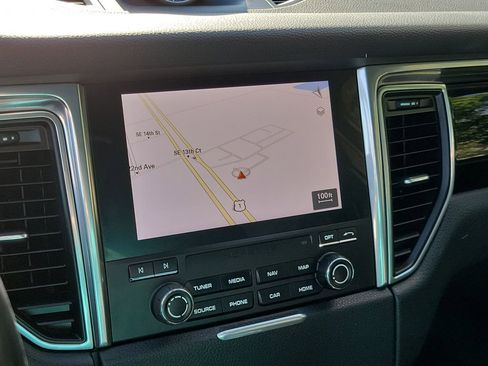 Used 2017 Porsche Macan S image 33