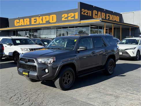 Used 2014 Toyota 4Runner SR5 AWD/4WD image 25
