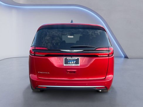 New 2026 Chrysler Pacifica Select image 5