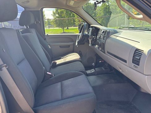 Used 2010 Chevrolet Silverado 1500 W/T w/ LS Package AWD/4WD image 10