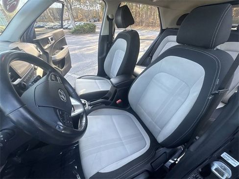 Used 2022 Hyundai Venue SEL w/ Cargo Package image 12