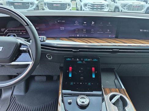 Certified 2026 Cadillac Escalade Platinum Sport w/ LPO, Floor Liner Package AWD/4WD image 27