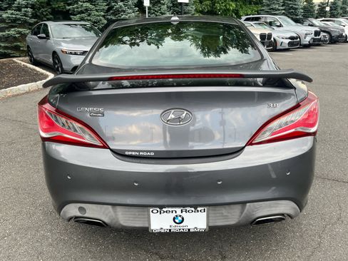 Used 2014 Hyundai Genesis 3.8 RWD image 5