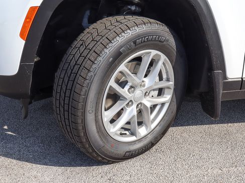 New 2025 Jeep Grand Cherokee Laredo X w/ Luxury Tech Group I image 12