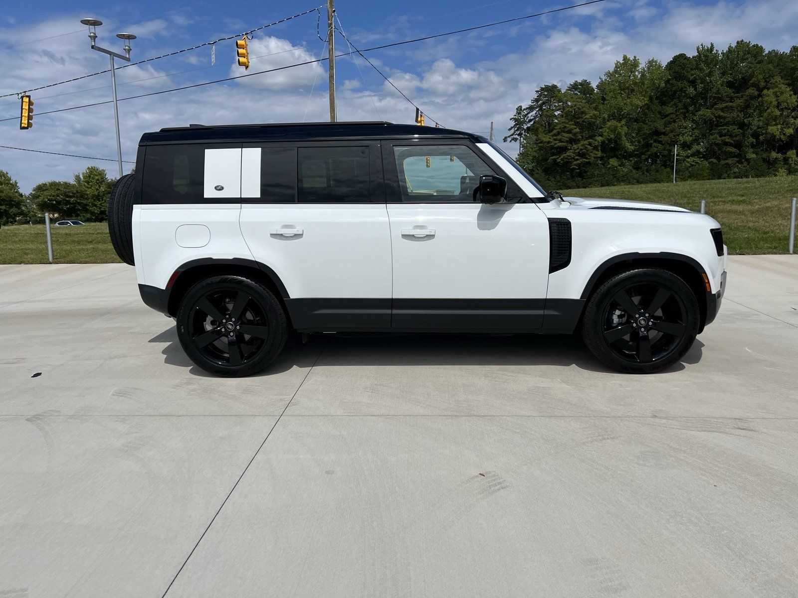 Used 2024 Land Rover Defender 110 S AWD/4WD image 9