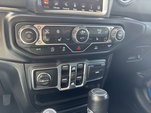 Used 2020 Jeep Gladiator Overland image 22