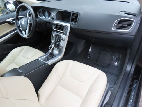 Used 2018 Volvo S60 T5 Dynamic w/ Vision Package image 22