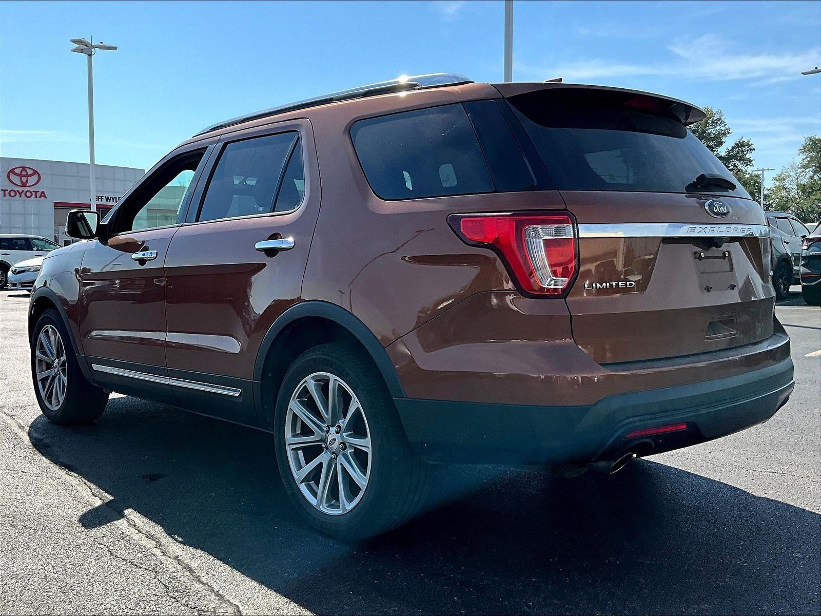 Used 2017 Ford Explorer Limited AWD/4WD image 4
