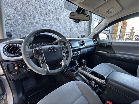 Used 2019 Toyota Tacoma SR5 AWD/4WD image 14