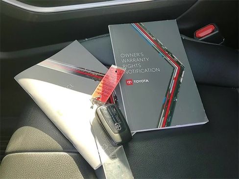 Certified 2023 Toyota Highlander XLE image 7