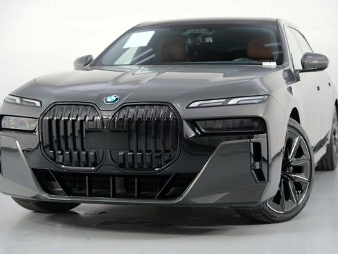 Used 2023 BMW i7 xDrive60 image 3