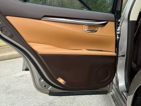 Used 2017 Lexus ES 350 w/ Luxury Package image 25