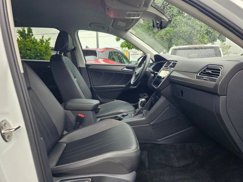 Certified 2022 Volkswagen Tiguan SE AWD/4WD image 10
