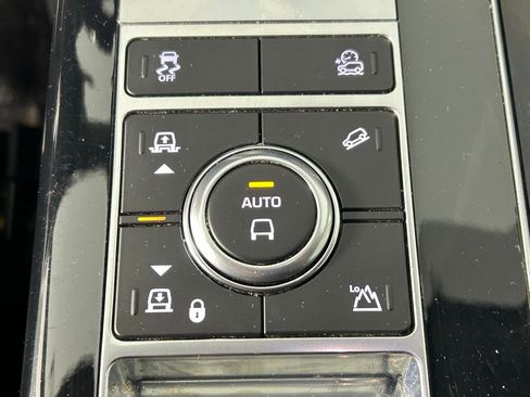 Used 2020 Land Rover Range Rover HSE image 25