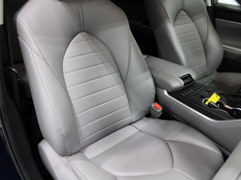 Used 2022 Toyota Highlander XLE AWD/4WD image 30