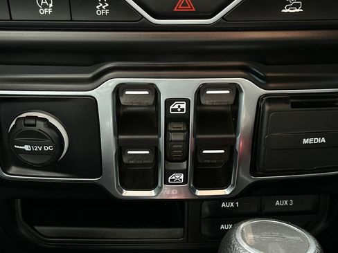 Used 2021 Jeep Gladiator Sport image 33