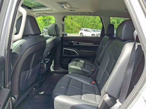 Used 2022 Kia Telluride EX w/ EX Premium Package AWD/4WD image 11