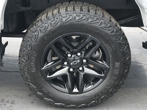 Used 2024 Chevrolet Silverado 1500 Custom Trail Boss w/ LPO, Dark Essentials Package AWD/4WD image 22