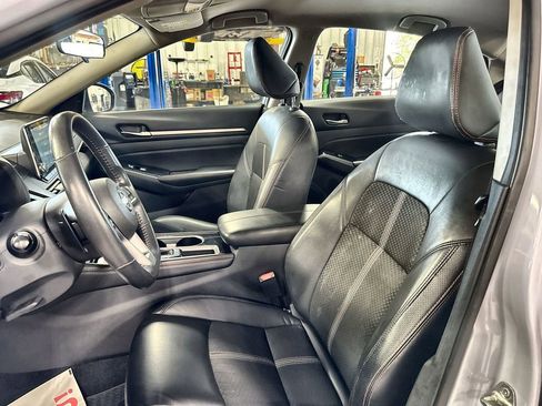 Used 2024 Nissan Altima 2.5 SR FWD image 12