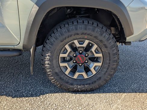 Used 2022 Toyota Tacoma TRD Off-Road image 7