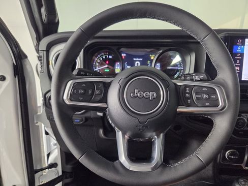 Certified 2025 Jeep Wrangler Sahara w/ Safety Group image 39