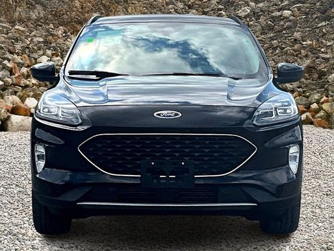 Used 2021 Ford Escape Titanium image 3