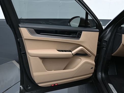 Certified 2024 Porsche Cayenne S AWD/4WD image 8