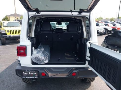 New 2025 Jeep Wrangler Sahara image 25