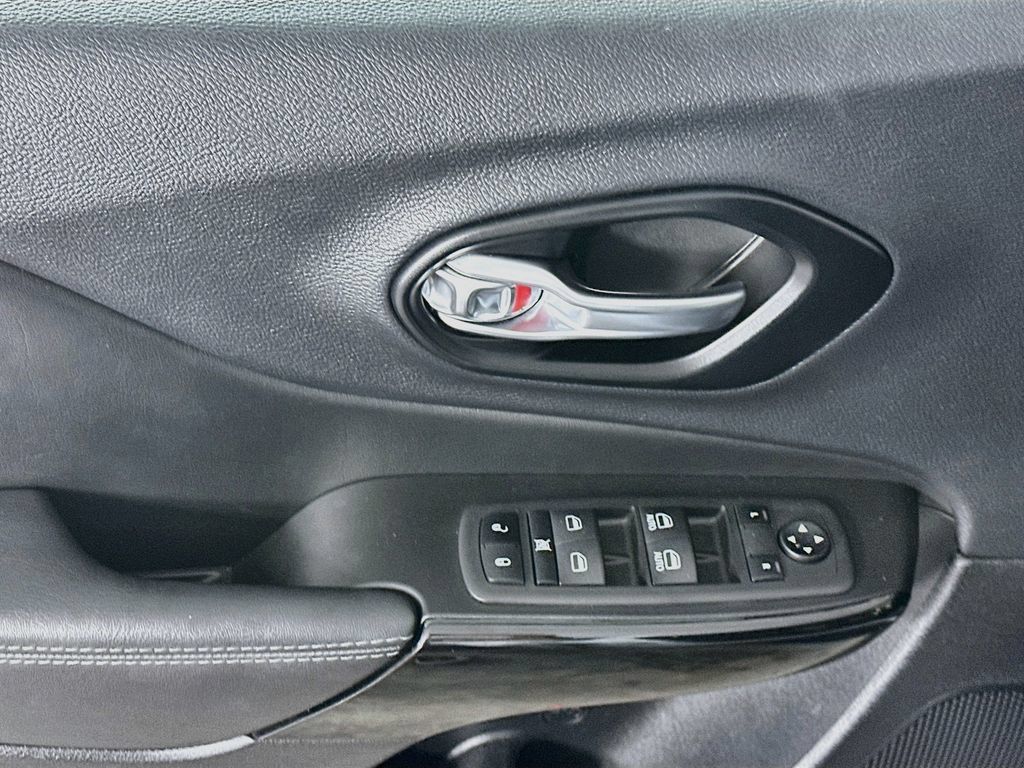 Used 2023 Jeep Cherokee Altitude Lux AWD/4WD image 23