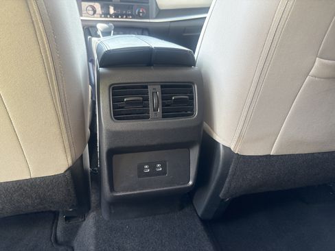 Used 2025 Nissan Rogue SV AWD/4WD image 13